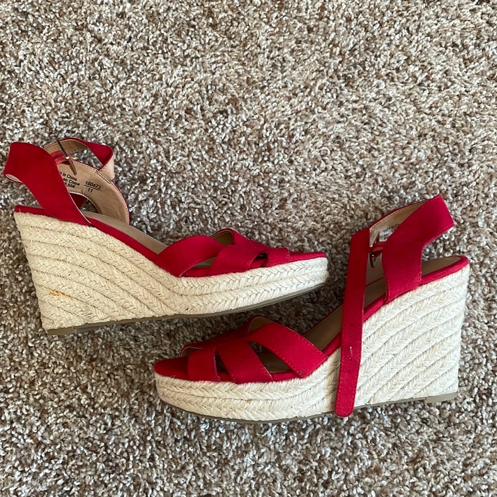 red american eagle heels size 8